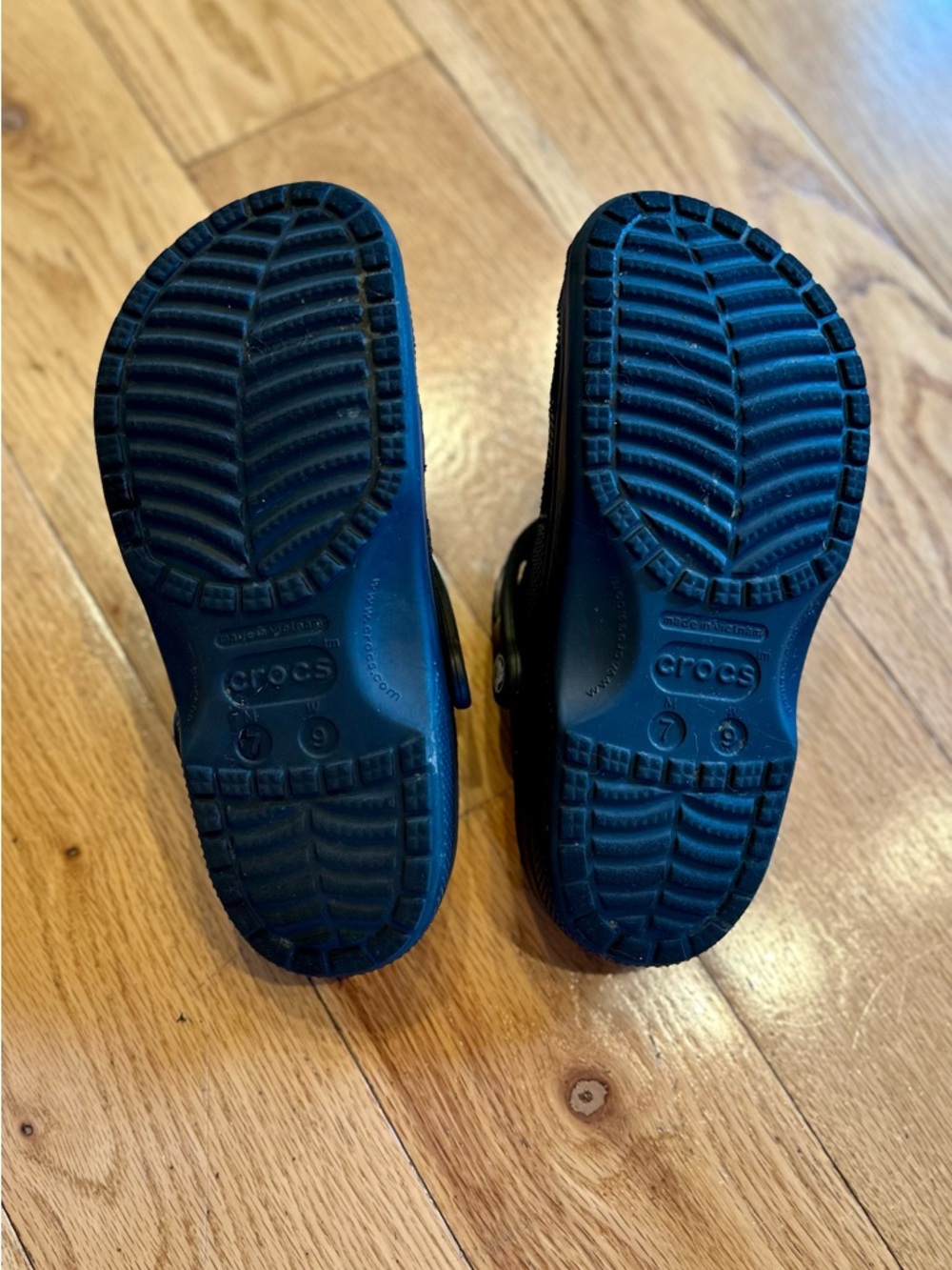 Size 7 M / 9 W black Crocs Comfort Clogs - Picture 5 of 11